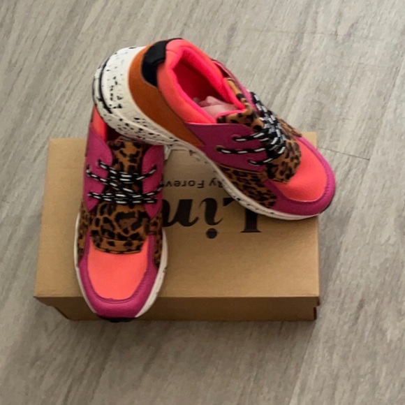 Fuschia n leopard sneakers - Picture 2 of 2
